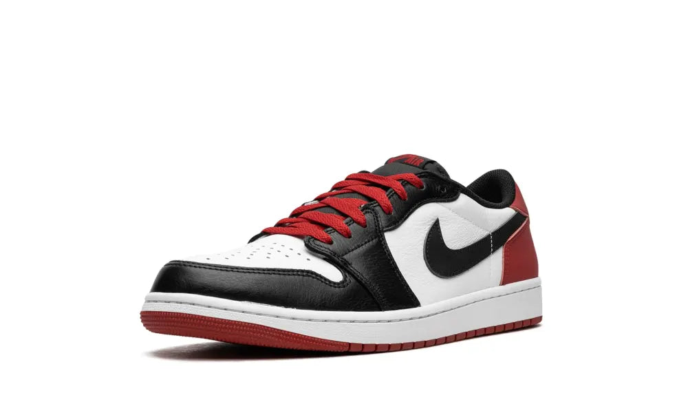 Jordan 1 Retro Low OG Black Toe (2023)